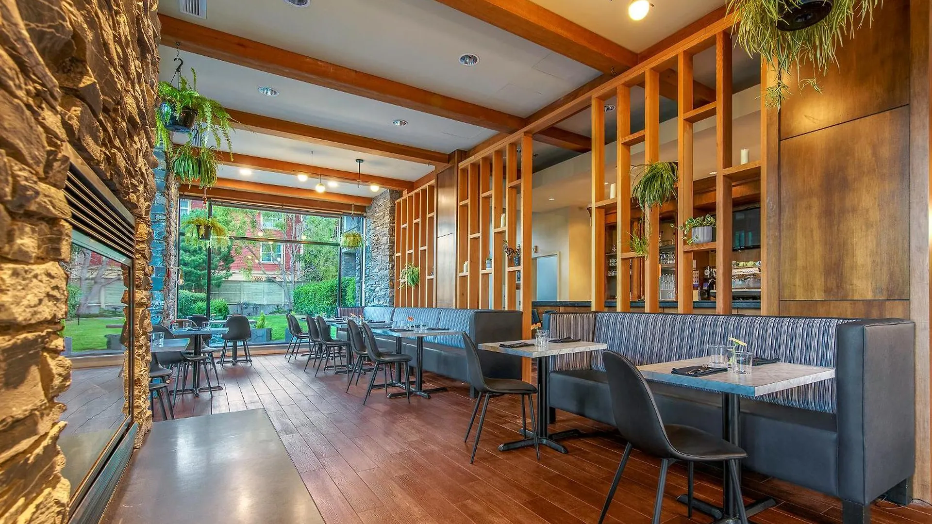Oswego Hotel Victoria